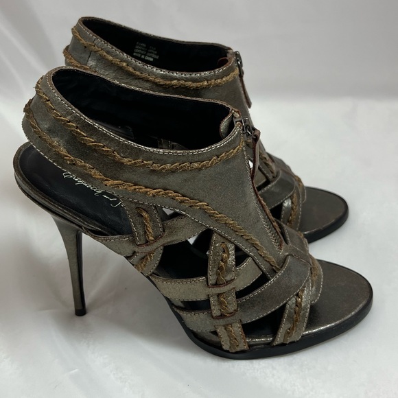 Elizabeth and James silver with gold trim heels - Picture 9 of 9